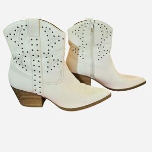Universal Thread White Studded Ankle Booties